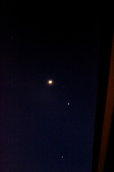金星と木星の間に細い月s.jpg